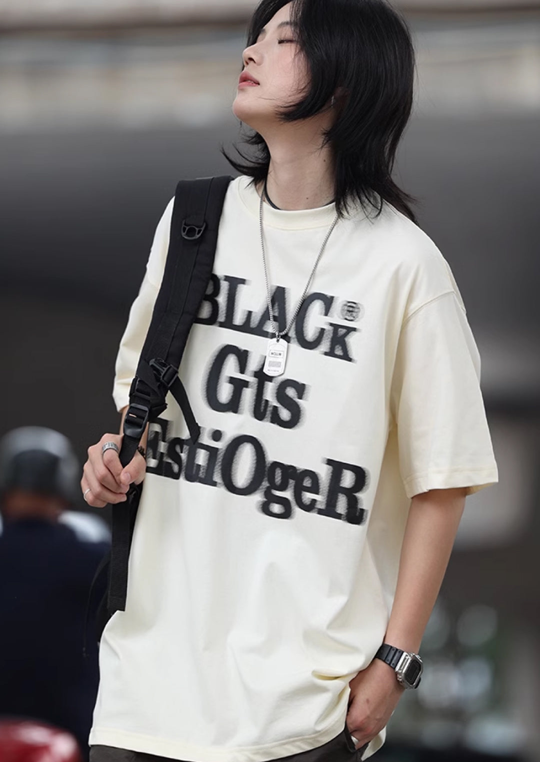 かすれビッグロゴプリント半袖Tシャツ M1051